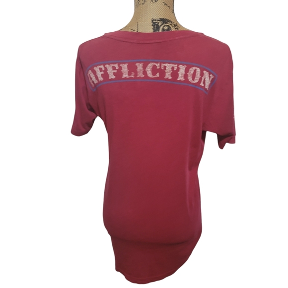 Affliction Tee Women Sz LARGE Short Sleeve V-Neck Vtg Y2K Graphic Print T-Shirt - Picture 2 of 6